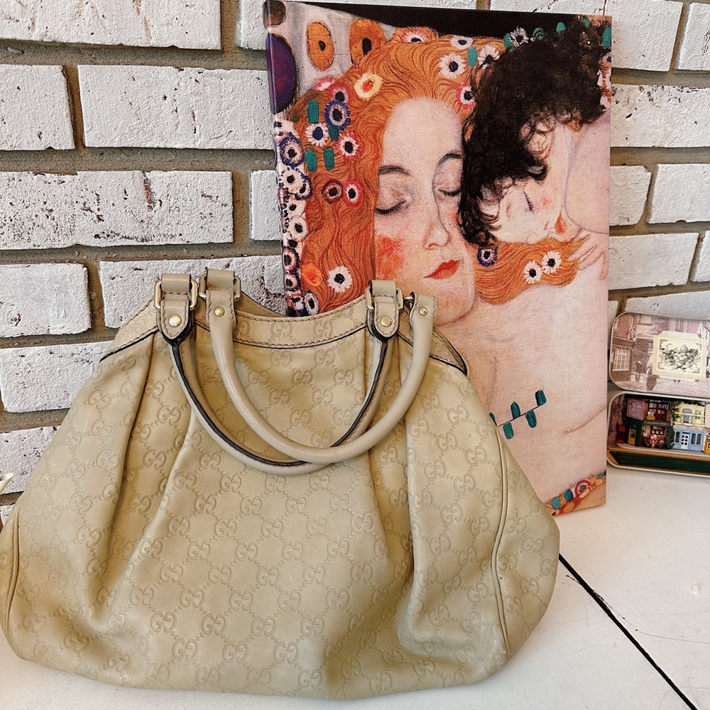 vintage gucci purse! extremely rare & in pristine condition.